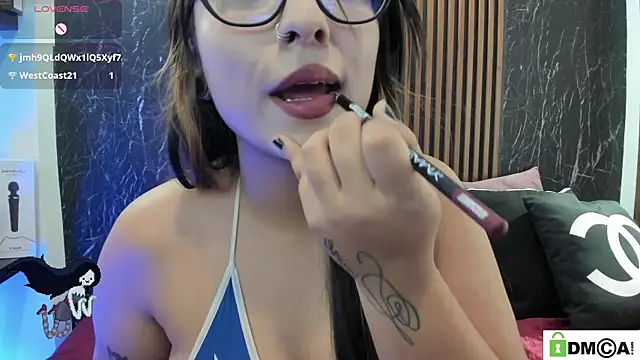 Marilyndackaria_ live
