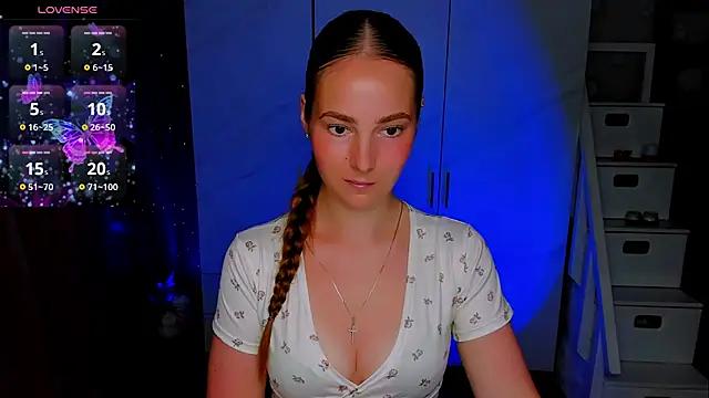 Maddy_Wood_ live