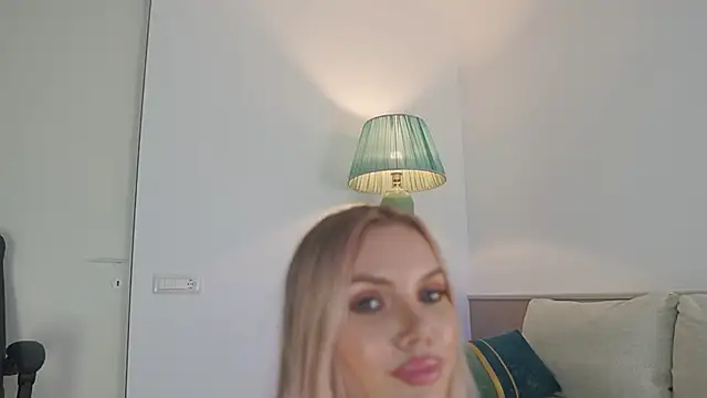 Yvonna_One live