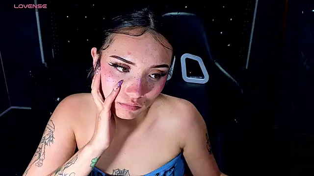 Daphne_nicole_b live