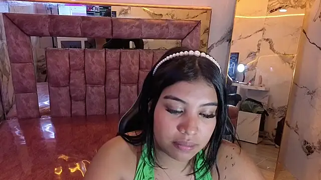 Bella_cross_v live
