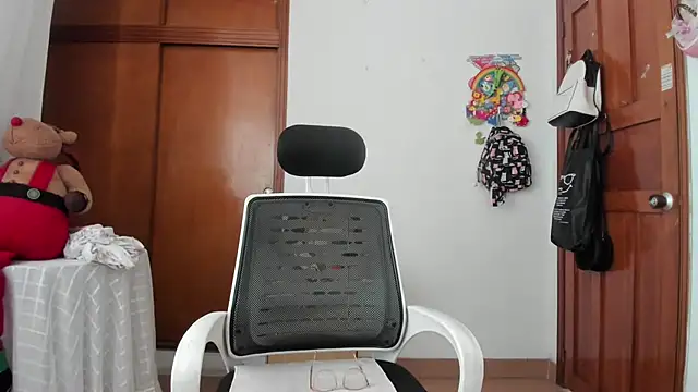 Adele_johnsonn1 live