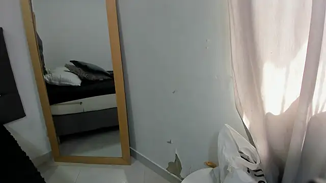 Emily_Behlle live