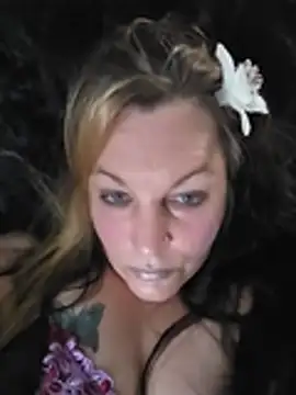 Queenemerald live