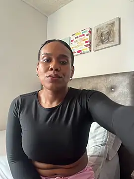 Ashleyroberst live