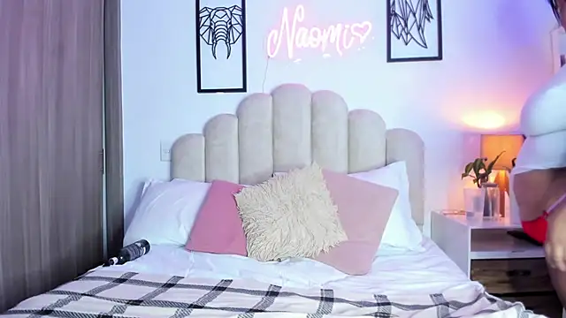 NaomiAsha live