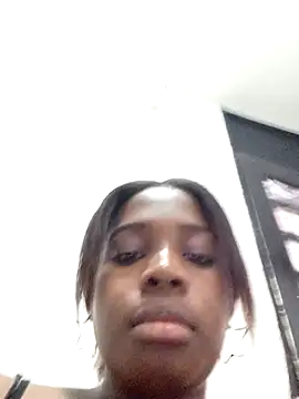 Kendra_Luux live