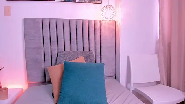 FreyaCameron live