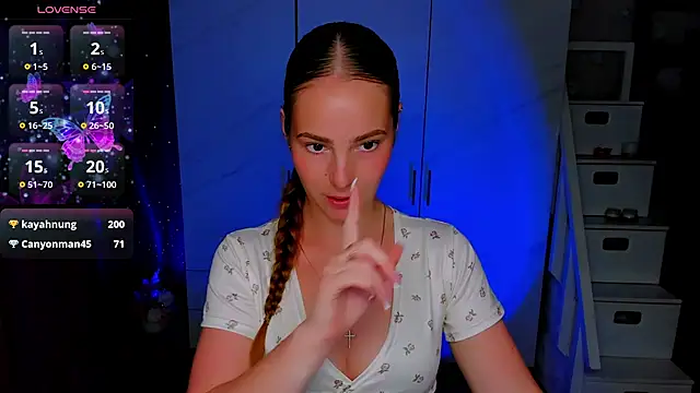 Maddy_Wood_ live