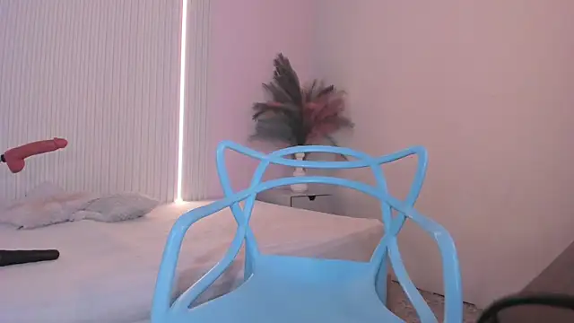 LucyWild8 live
