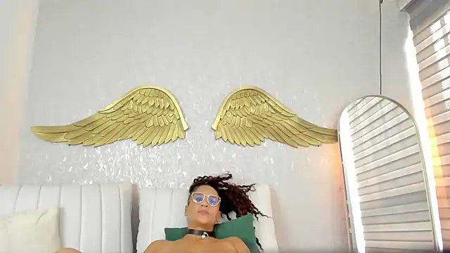 EmmaFerrary live
