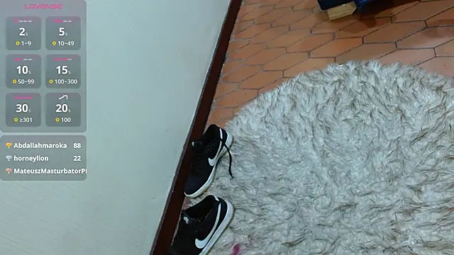 ValerieLyon_ live
