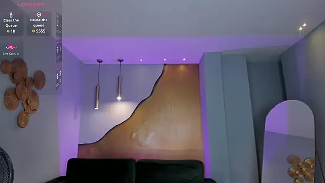 NiaHolland live