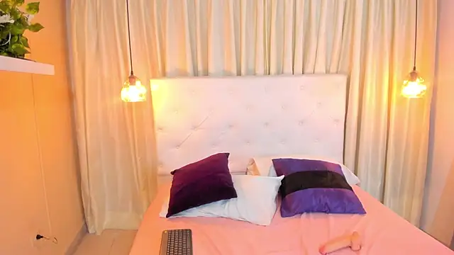 Samantha_Lenox live