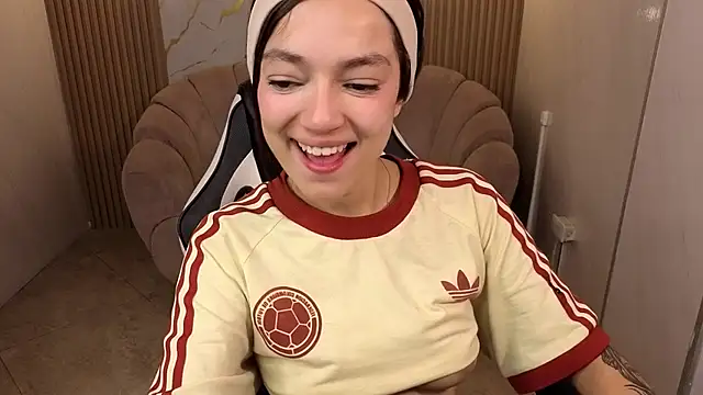 Cinnamon_b live