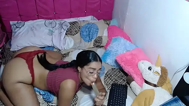 kiara_milf_ live