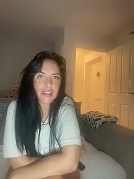 Lucy-White-69 live