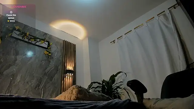 LynzieVelvet live