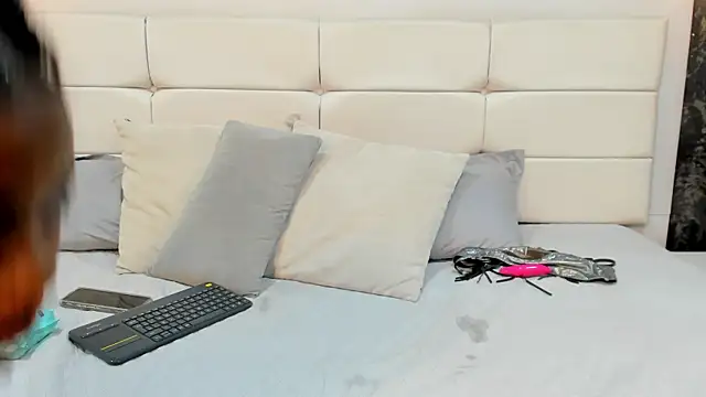 MiaJacksson live