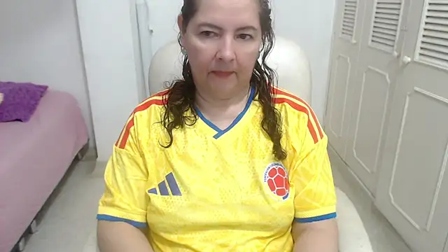 leonela_69 live
