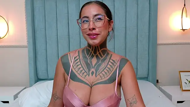 NicoleBlum live