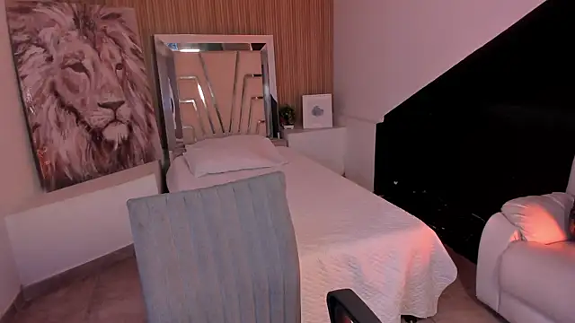 VictoriaMonroee_ live