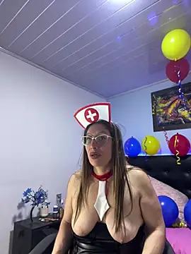 kaylaMinov_ live
