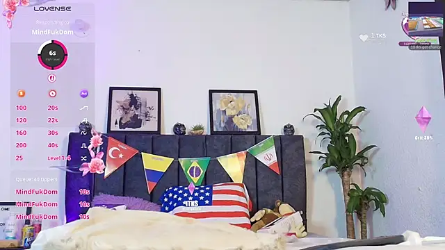 Emilly-hall live
