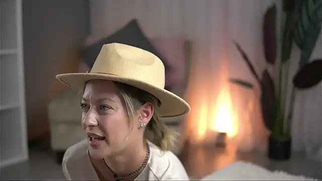 AnnastasiaMills live