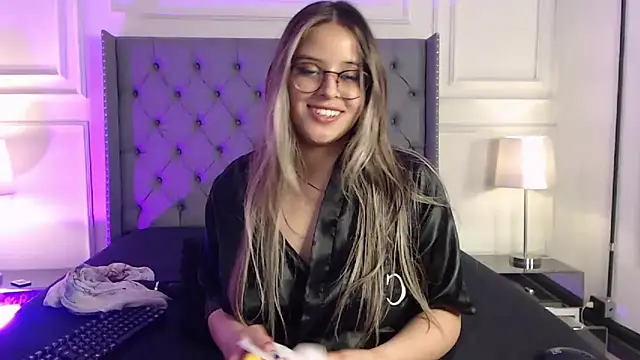SunnyLuxxx live
