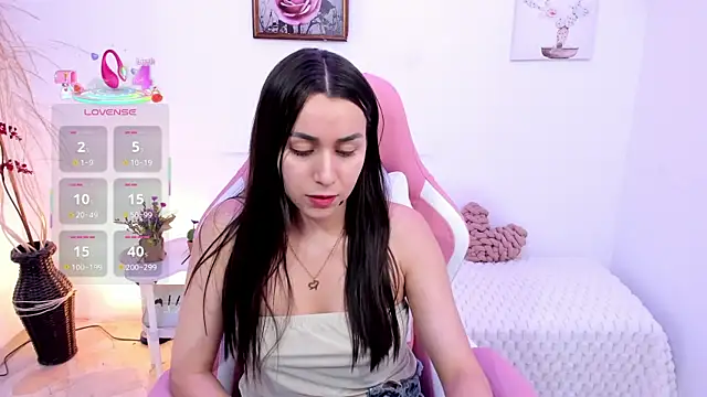 EmmaMyers1 live
