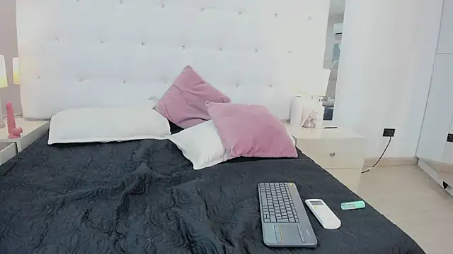 Ashly_bloom_ live