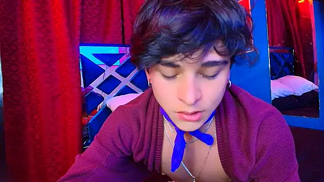 Luke_Howland live