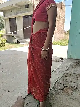 COUPLLE_VILLAGE live