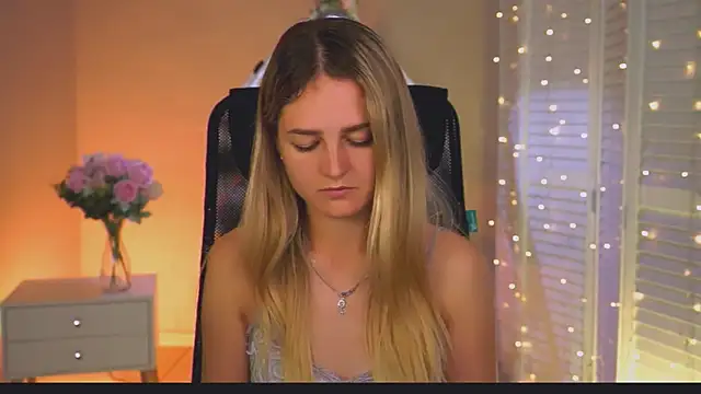 DeboraLarson live