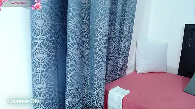 KellyJoness_ live