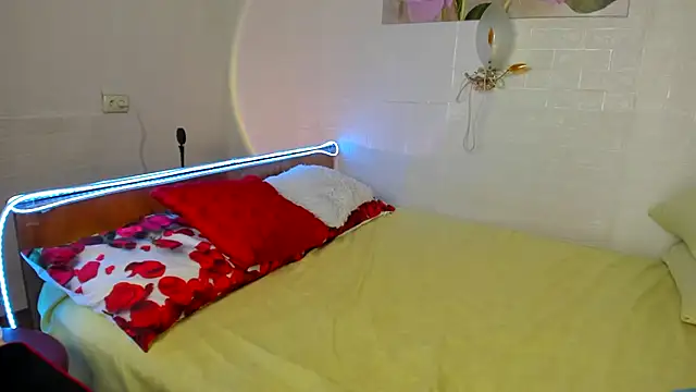 MIRA_ELLE live