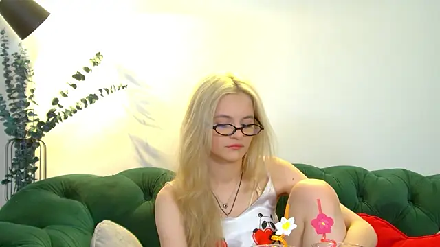 LeaLamour live