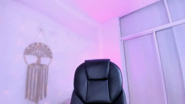 Ginni_charlotte live