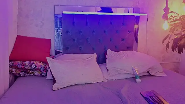 july_quinzel live