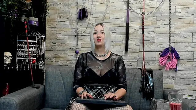 Miss_Kaz live