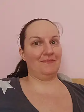 BustyLadyAlma live