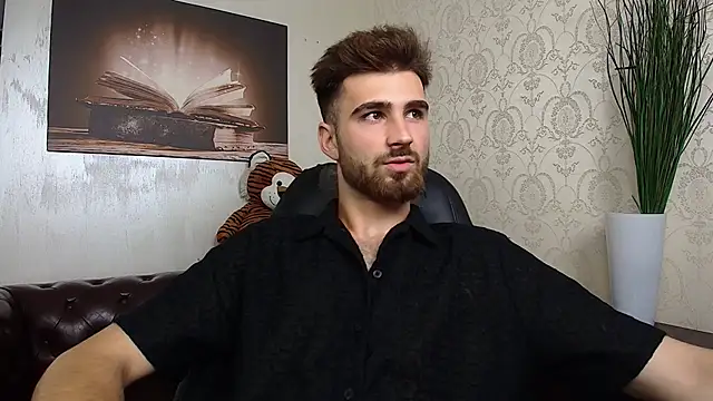KyloEast live
