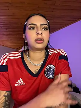 Hilary_pinkk live