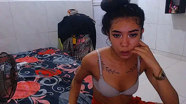 Triogirlhorny_ live