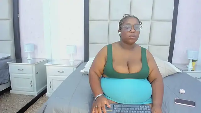 TreisyVixen live