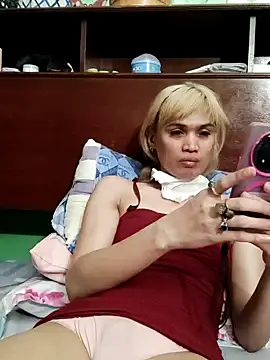 QueenSoreal live