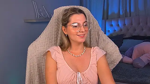 LucreciaStorm live