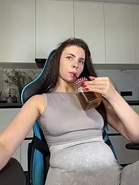 CurlyLara live