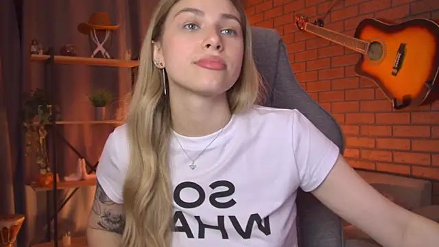 EllieCutes live